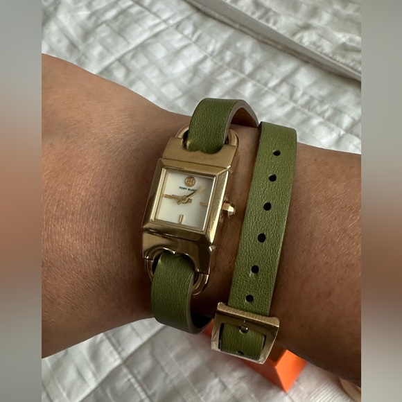 Tory Burch Double T Link Women's Watch w/ a Reversible Leather Strap Wrap Design - Picture 8 of 11